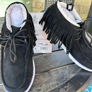 Fringe black slip on